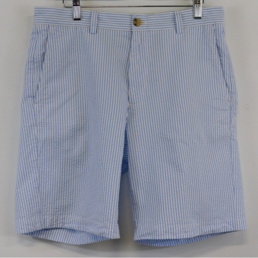 Vineyard Vines flat front shorts.  32